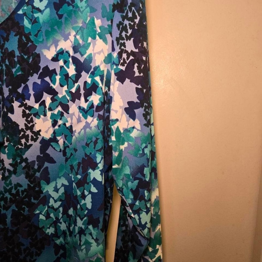 East 5th brand. Blue and green butterfly print top with ruffles Size 1X - Picture 2 of 6